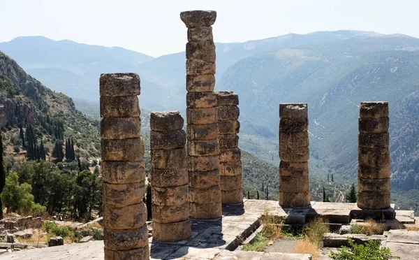 depositphotos_160014056-stock-photo-remains-of-the-ancient-greek