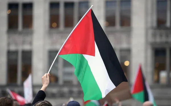 depositphotos_474086650-stock-photo-palestinian-waving-flags-amsterdam